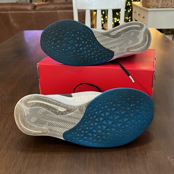 New Balance Women’s FuelCell Carbon Plated Road Racers Size 8 - Picture 5 of 5